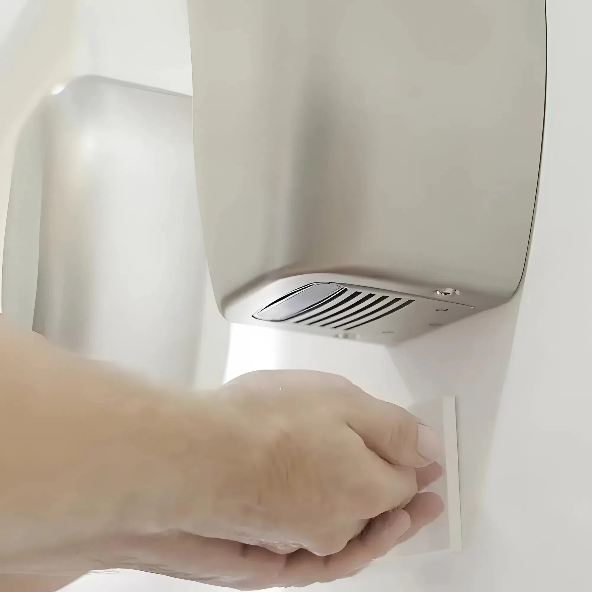 gebruik van een rvs handdroger in sanitaire ruimte - handen drogen onder wandmodel handdroger